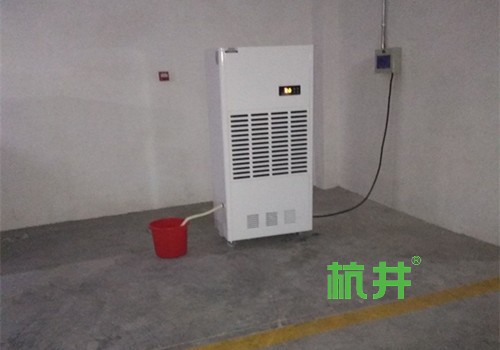 雨天地下室进水了怎么除湿(下雨地下室反水怎么办)